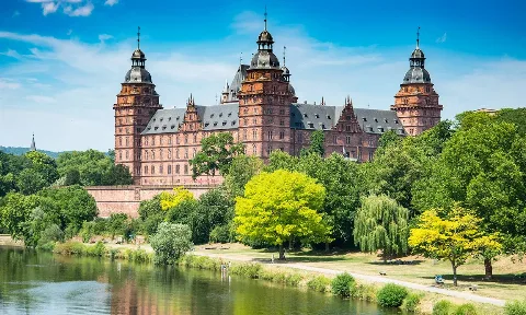 Treppenhausreinigung in Aschaffenburg